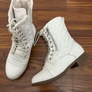 Link White Quilted Kids Boots